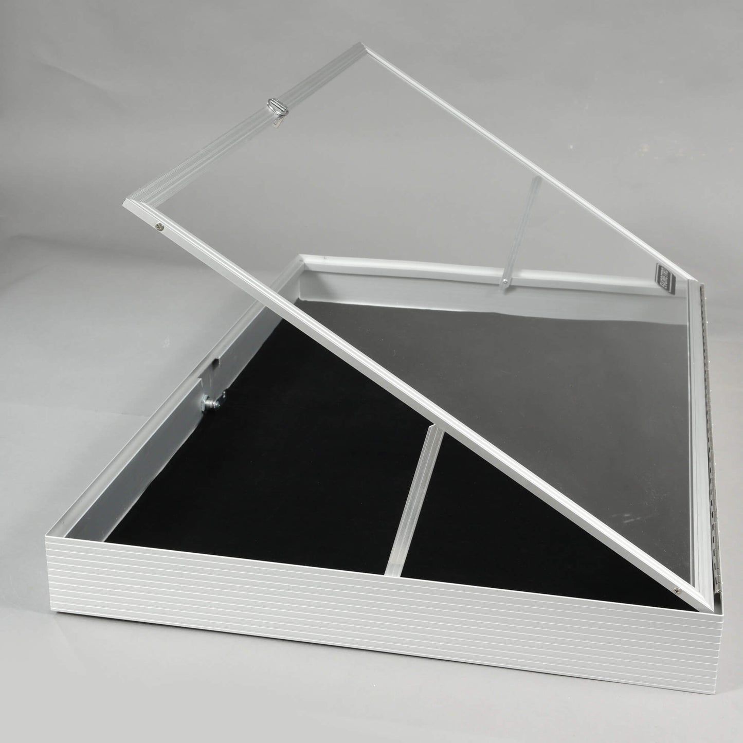 Lockable Aluminum Display Case – Top Display Vendor Trade Show